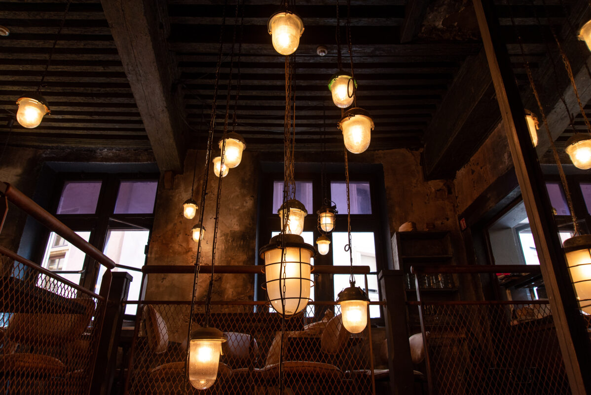 decorations style industriel du bar restaurant Casa Soho a Lyon