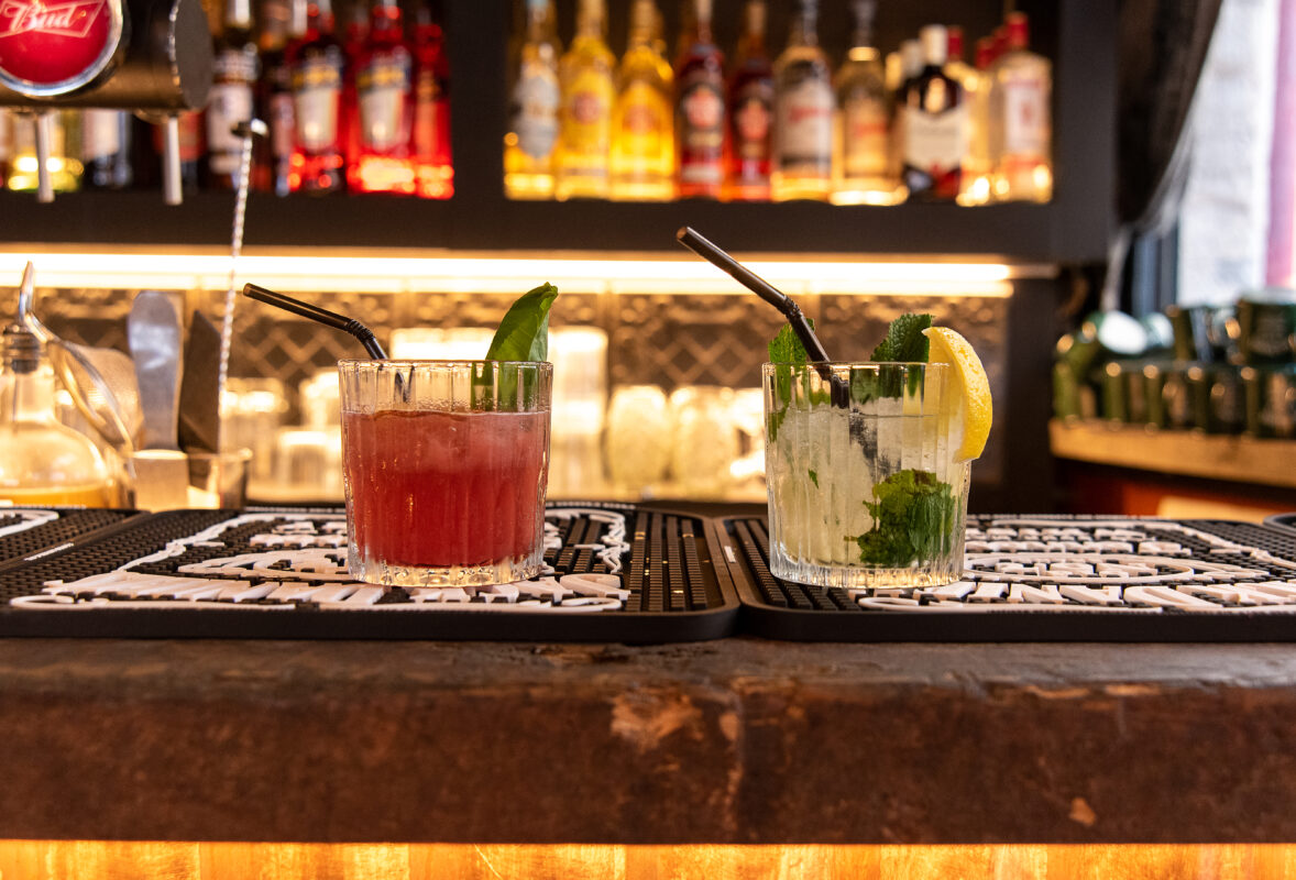 mojitos sur le comptoir du bar casa Soho a Lyon