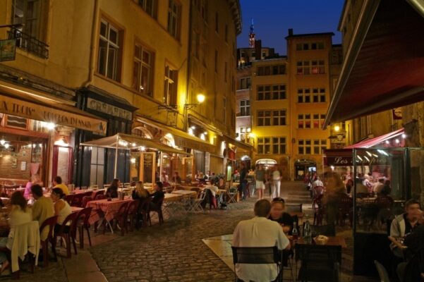 rue de bars et restaurants à Lyon